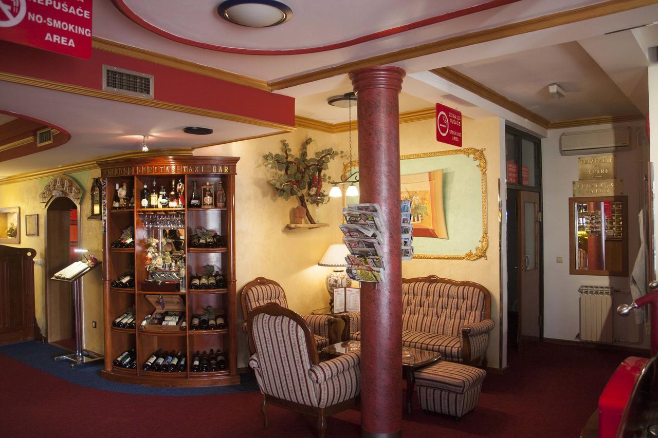 Taxi Bar Motel Bosanska Gradiska Buitenkant foto